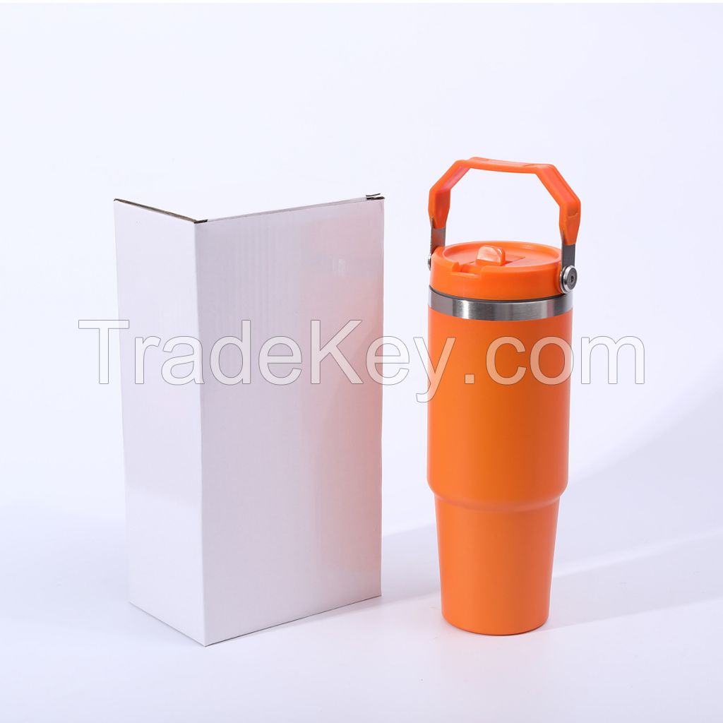 Cross-border 20-ounce spray-painted plastic single-use car cup, 304 stainless steel vacuum-insulated cup, large-capacity portable car cup.