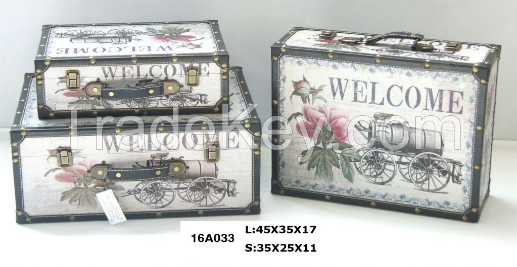 Sell vintage suitcase, gift box, leather trunks.