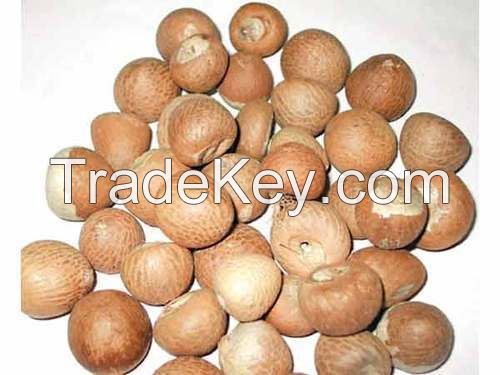 Whole and Split Betel Nut