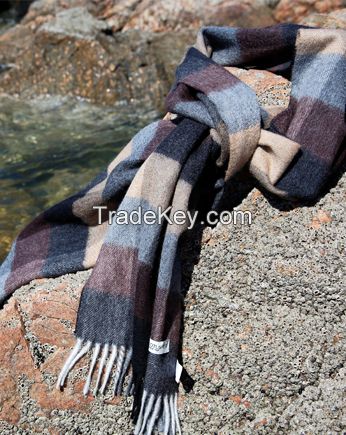 New developed cashmere yarn knited wear/scarf