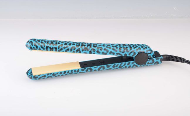 Professional ceramic hair straightener with water water transfer