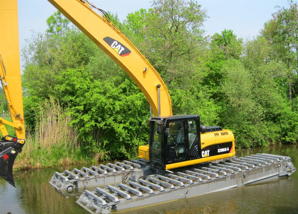 Amphibious excavator