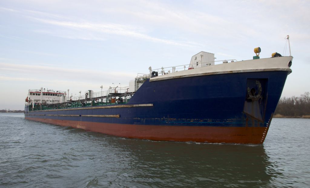 [TNK042] Ice classed Oil product Sea-River Tanker