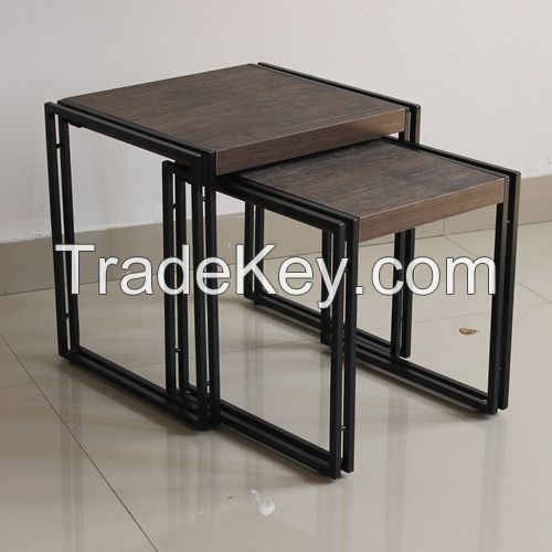 Nesting table set