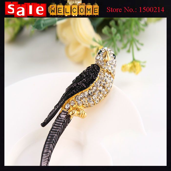 Fashion Golden Rhinestone Bird Parrot Animal Big Brooch Collar Pin