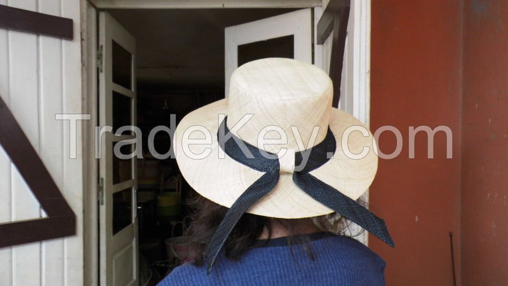 RAFFIA HAT