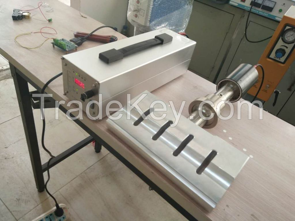 Ultrasonic plastic welding generator,