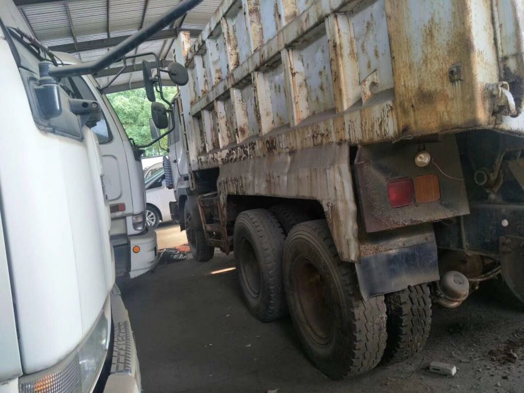 Used Isuzu  Self-discharging car