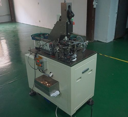 Contact riveting machine