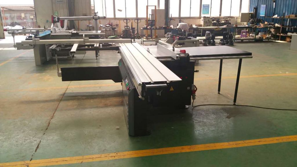 Sliding table saw