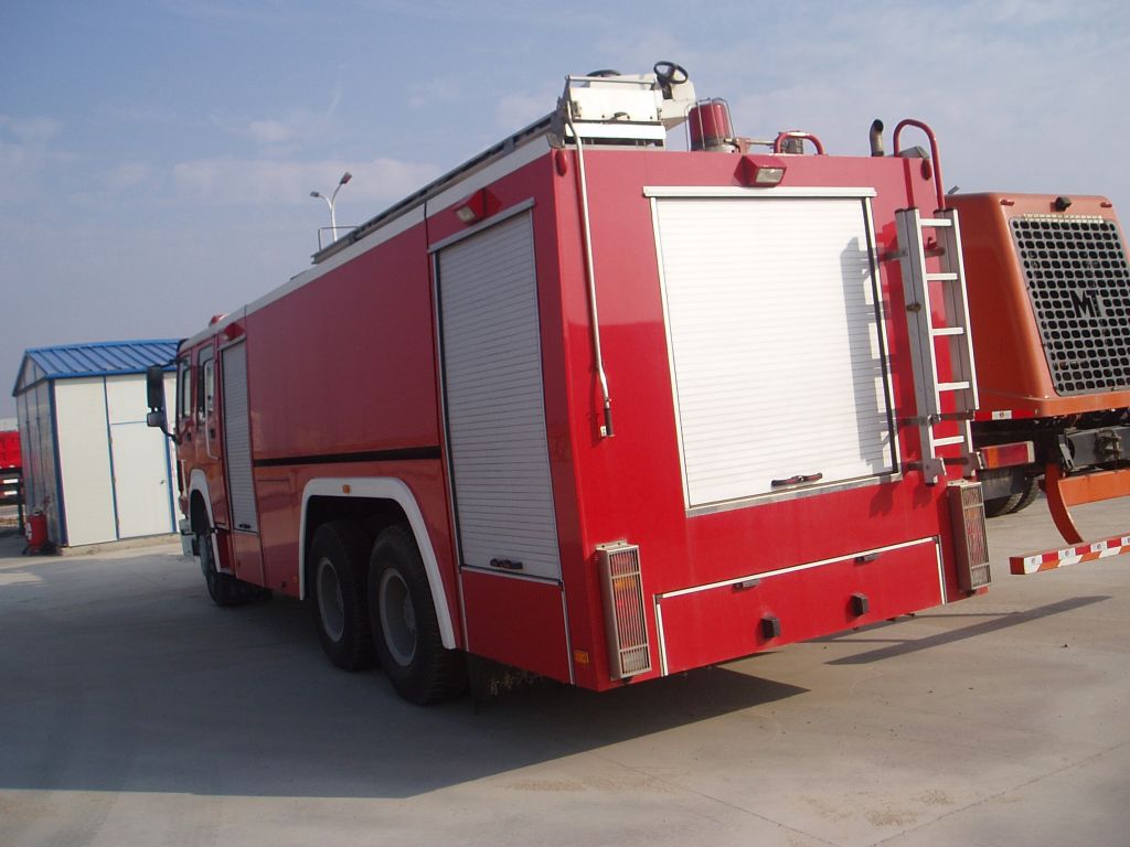 HOWO FIRE FIGHTER VEHICLE WATER-FOAM TANK