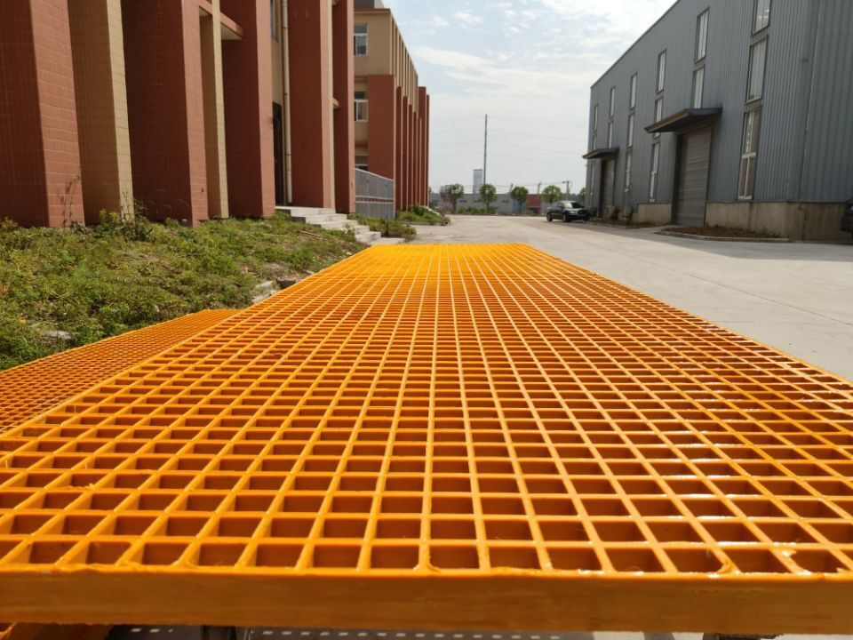 China Factory Customized Rectangular FRP Fiberglass Pultruded Grating for Construction