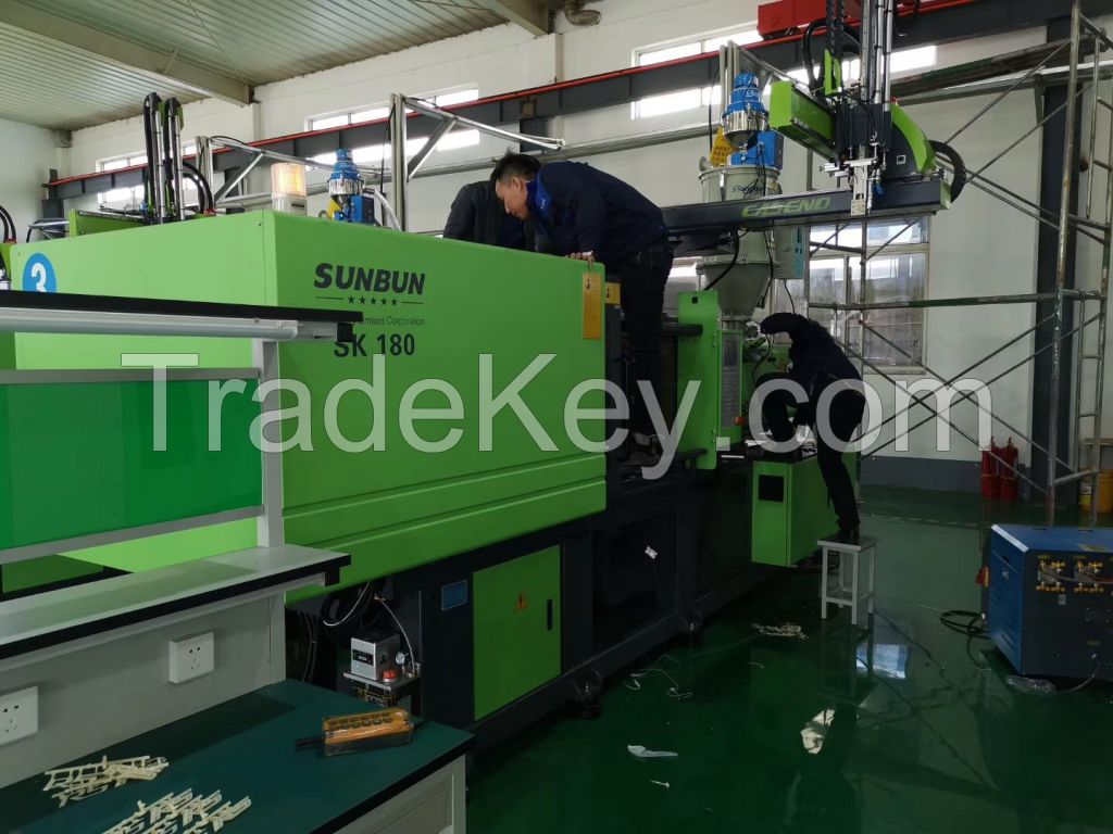 China SUNBUN Central locking structure thermoplastic injection molding machine