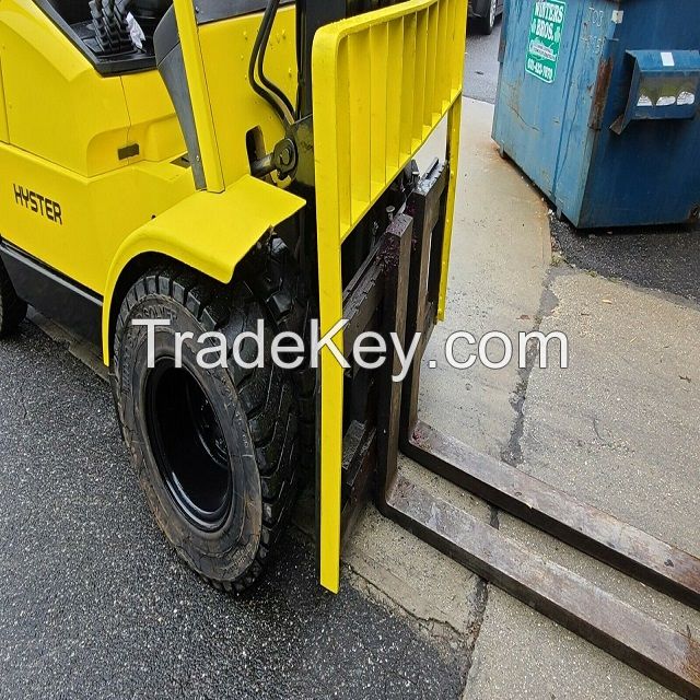  Forklift Reach Truck Raymond Electric 4,500 Lbs Capacity