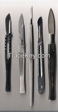 Complete set of medical scalpels