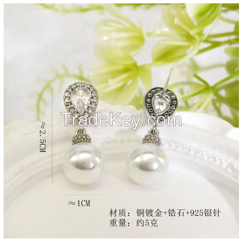 Light luxury style, premium feel, elegant and delicate