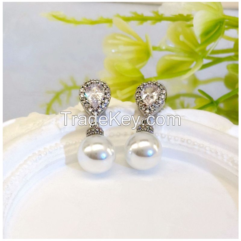 Light luxury style, premium feel, elegant and delicate