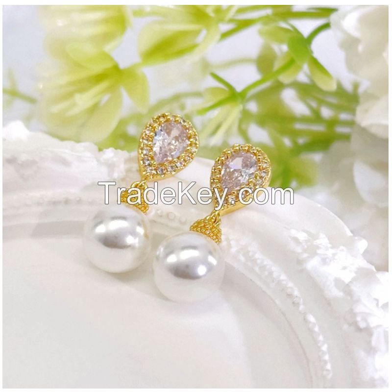 Light luxury style, premium feel, elegant and delicate