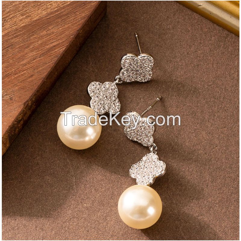 Fashionable and exquisite Chanel-style full-diamond four-leaf clover earrings