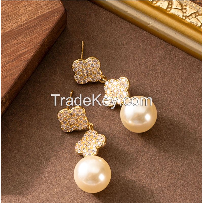 Fashionable and exquisite Chanel-style full-diamond four-leaf clover earrings