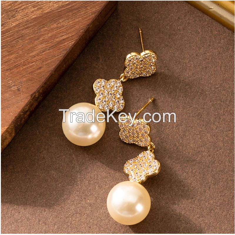 Fashionable and exquisite Chanel-style full-diamond four-leaf clover earrings
