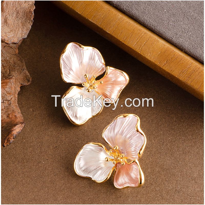 French retro cream white three-petal flower petal earrings