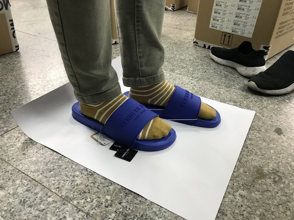 Footwear rubber plastic slippers test Inspection third-party QC inspector final random Quality Control Service in China