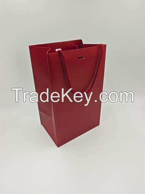 Wholesale Luxury Gift Printed Kraft Handle Paper Bag Recyclable Retail Clothing Brand Logo Custom Shopping Packaging Bags