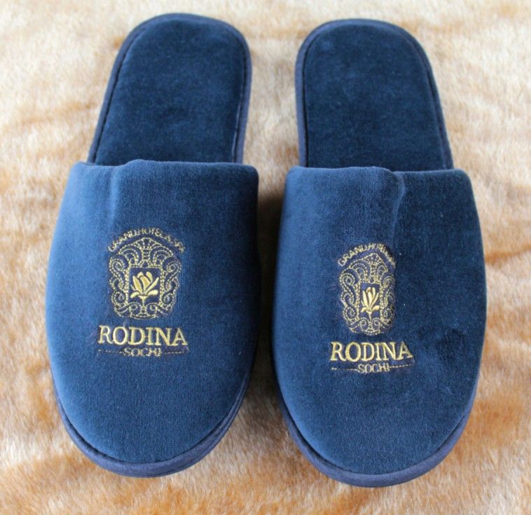 Indoor cotton fleece slippers in white color to America