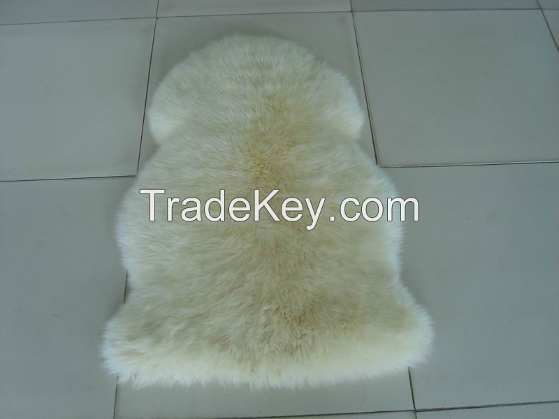 single sheepskin rug