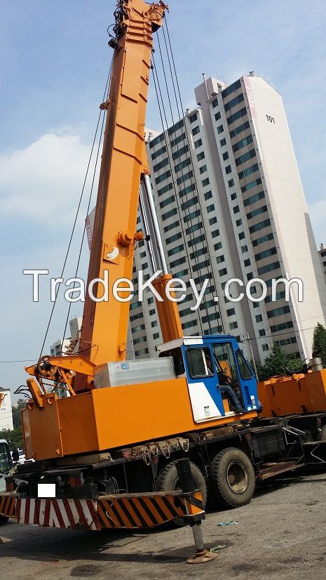 TRUCK CRANE