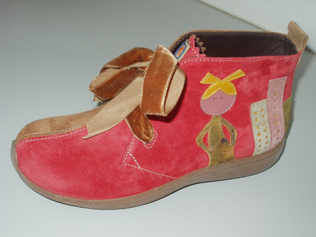 CHILDREN FOOTWEAR