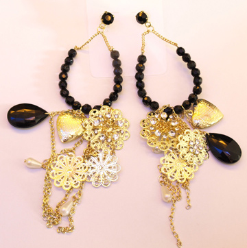 Oversized charm drop earring