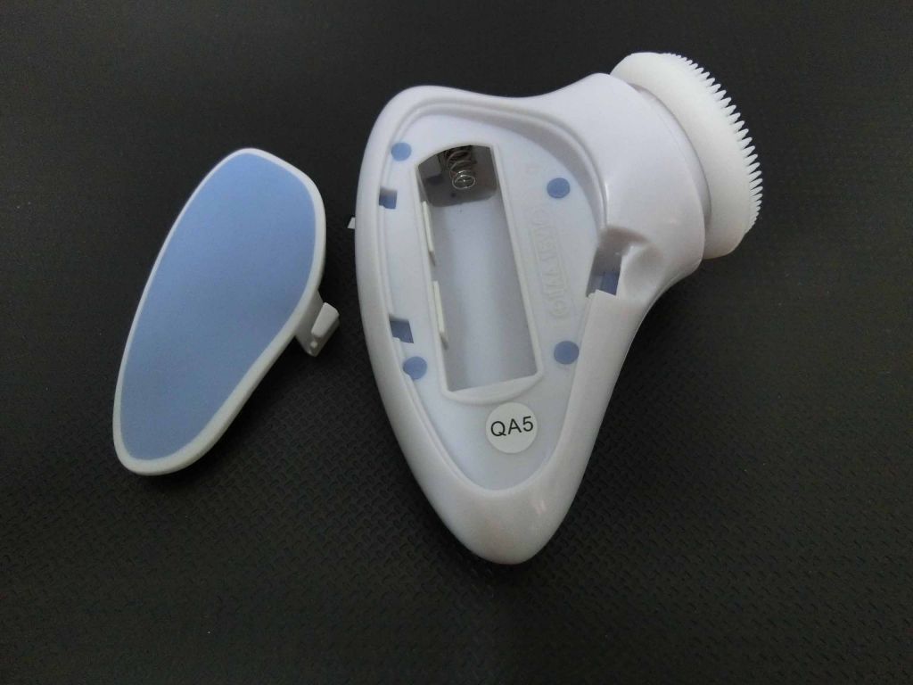 Electric Facial scrubber with sonic vibration