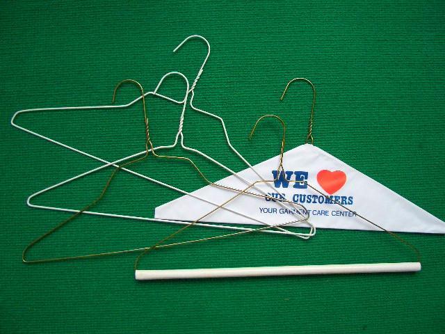 wire hanger(metal hanger, coat hanger)