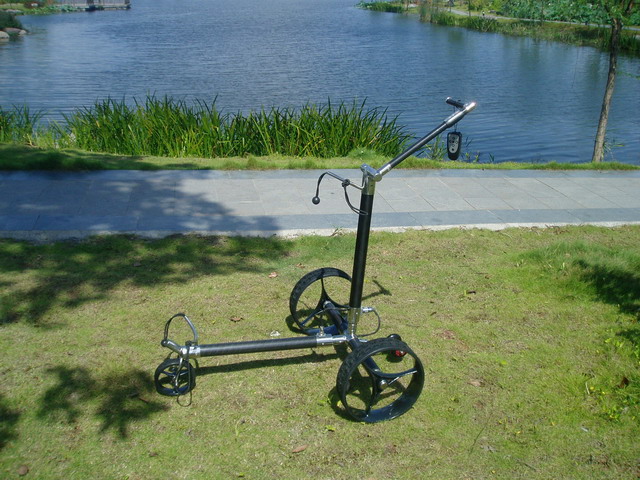 Electric remote golf trolley