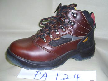 safety shoes insured by CE standard