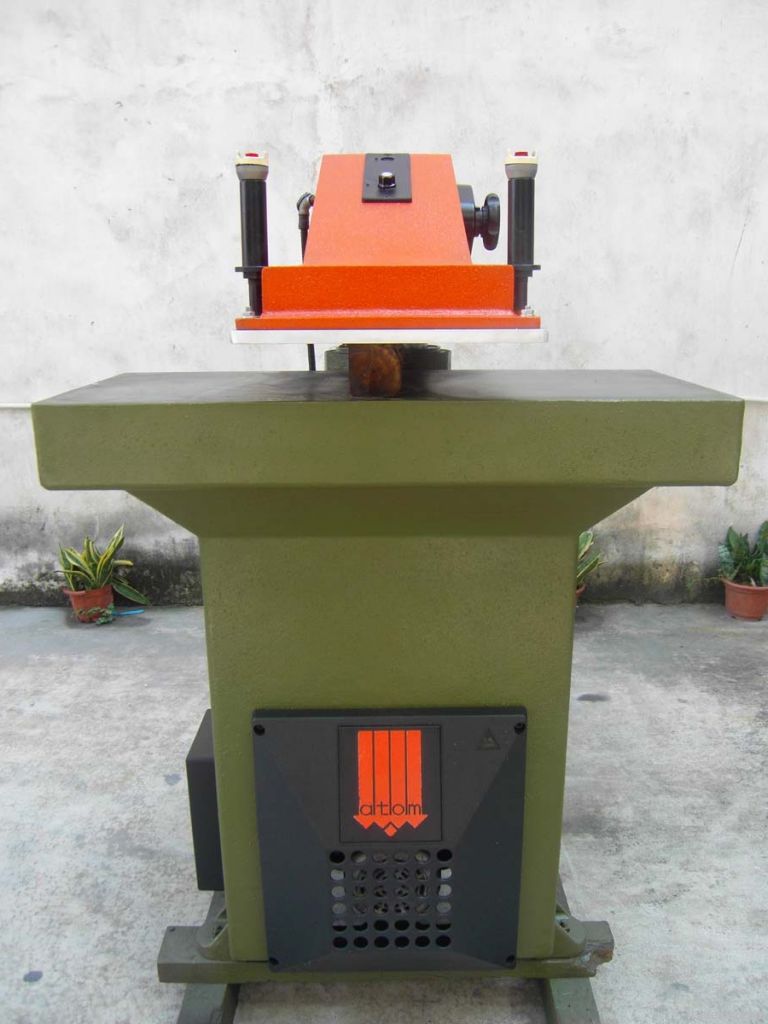 used Italy shoe cutting press machine Atom