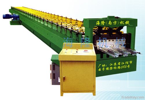 Floor deck roll forming machine