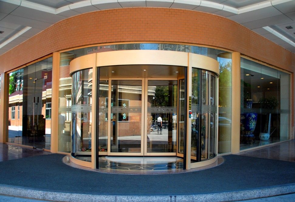 Automatic revolving doors