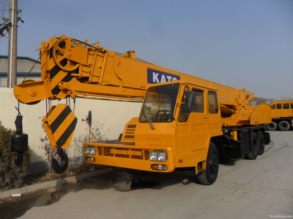 Used kato truck crane 25 ton