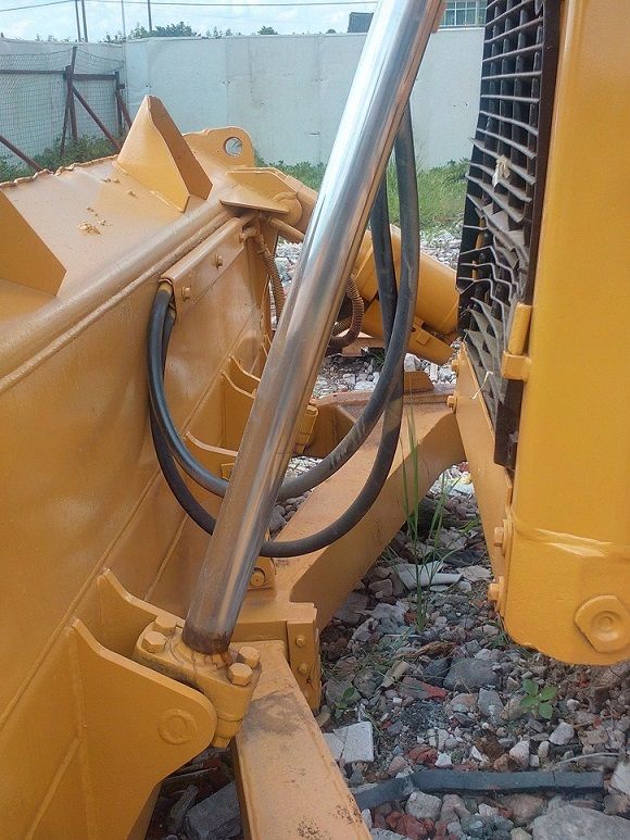 Used bulldozer CAT D6H in good condition