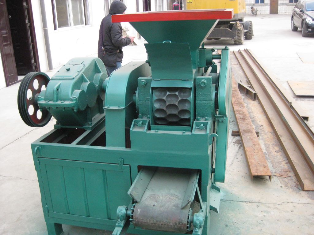 Hydraulic type charcoal briquette machine