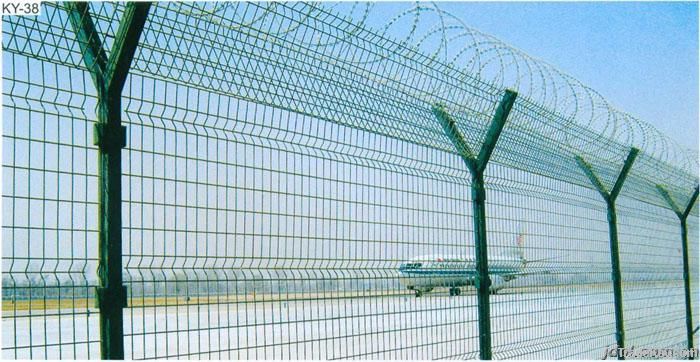 Wire mesh fence