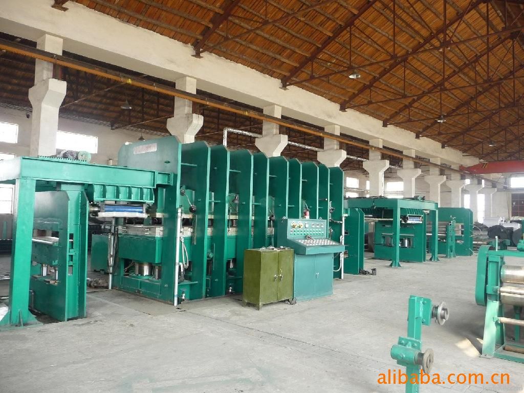 Rubber vulcanizing machine/rubber press