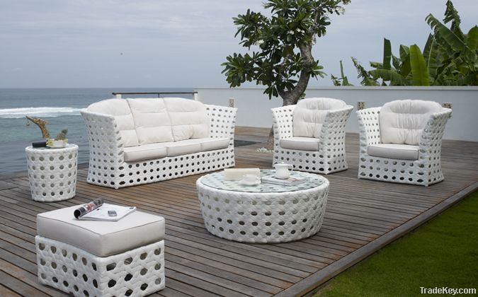 modern wicker outdoor furniture