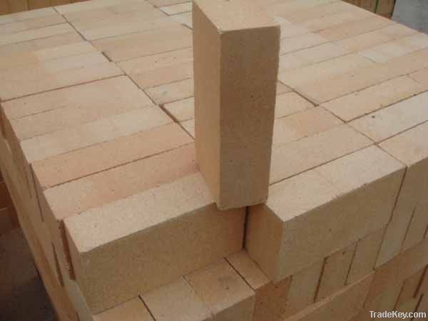 Refractory brick