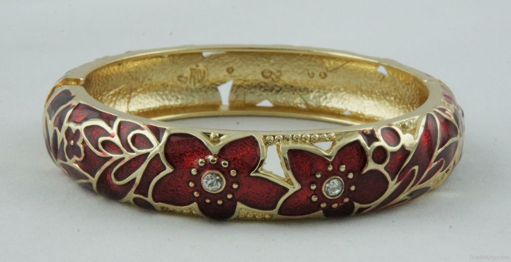 2012 Hollow-out fashion bangle