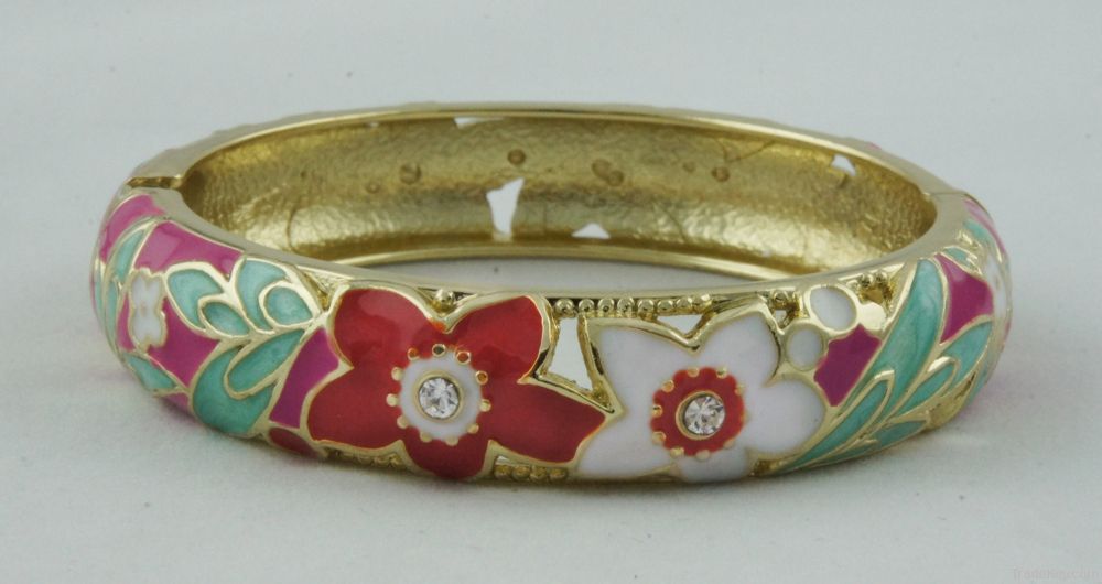 2012 Hollow-out fashion bangle