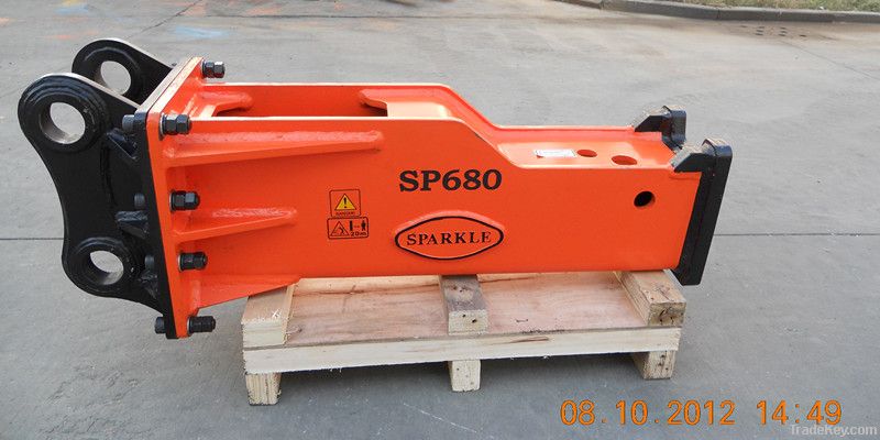 Box silenced type hydraulic breaker